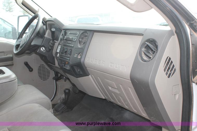 image for item H1573 2009 Ford F550 flatbed truck