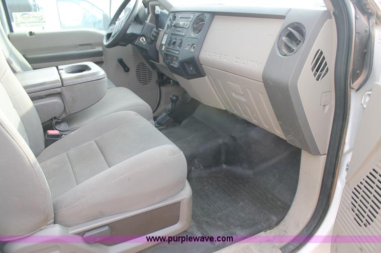 image for item H1573 2009 Ford F550 flatbed truck