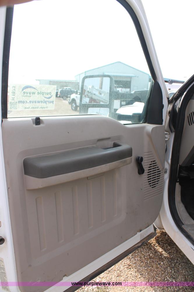 image for item H1573 2009 Ford F550 flatbed truck