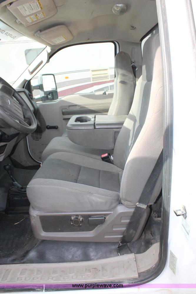 image for item H1573 2009 Ford F550 flatbed truck