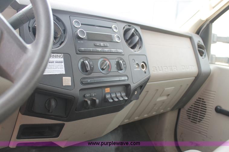 image for item H1573 2009 Ford F550 flatbed truck