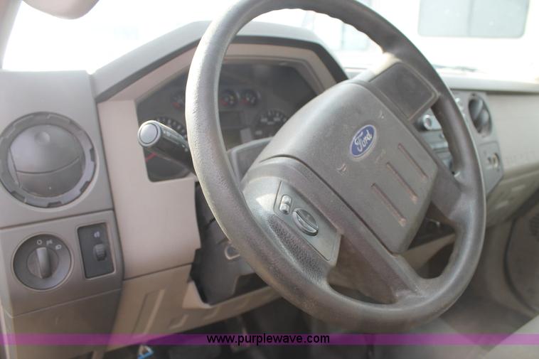 image for item H1573 2009 Ford F550 flatbed truck