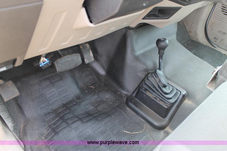 image for item H1573 2009 Ford F550 flatbed truck