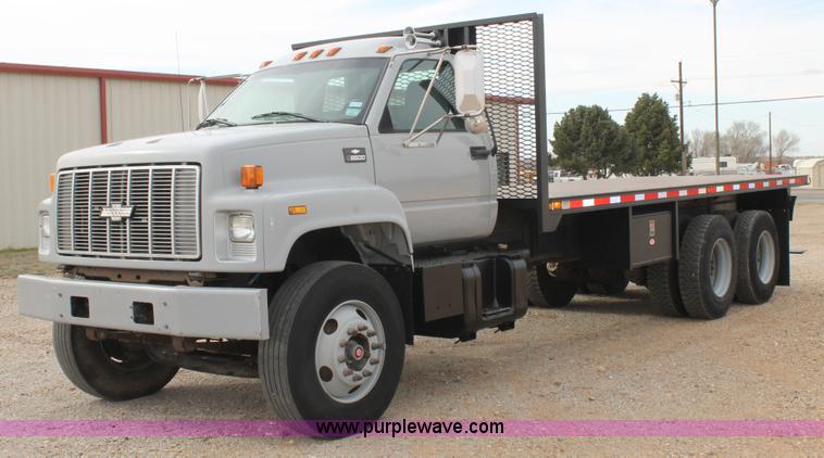 image for item H1575 2002 Chevrolet C8500 flatbed truck