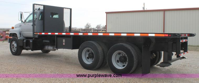 image for item H1575 2002 Chevrolet C8500 flatbed truck