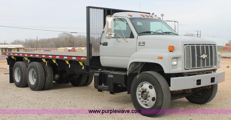 image for item H1575 2002 Chevrolet C8500 flatbed truck