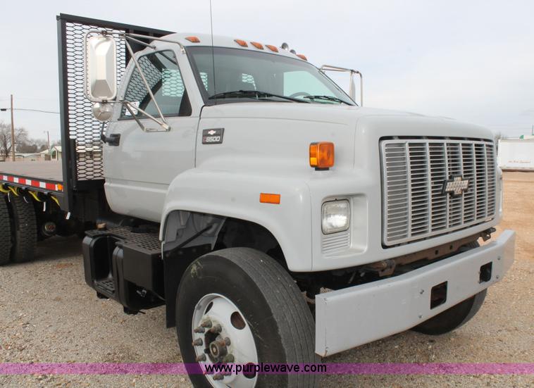 image for item H1575 2002 Chevrolet C8500 flatbed truck