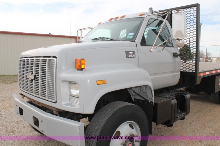 image for item H1575 2002 Chevrolet C8500 flatbed truck