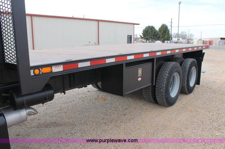 image for item H1575 2002 Chevrolet C8500 flatbed truck