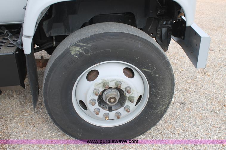 image for item H1575 2002 Chevrolet C8500 flatbed truck