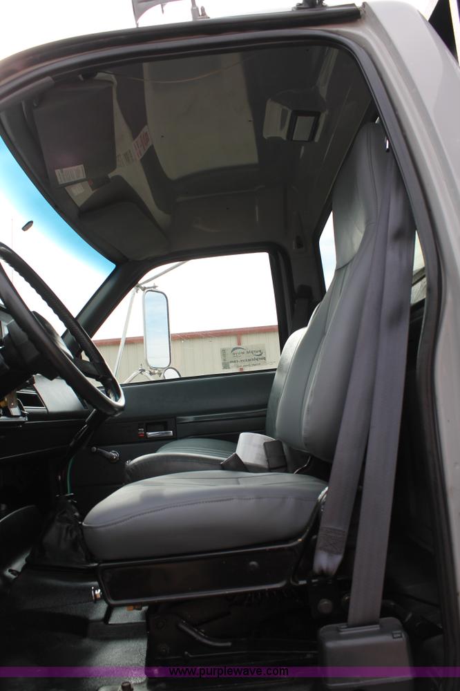 image for item H1575 2002 Chevrolet C8500 flatbed truck