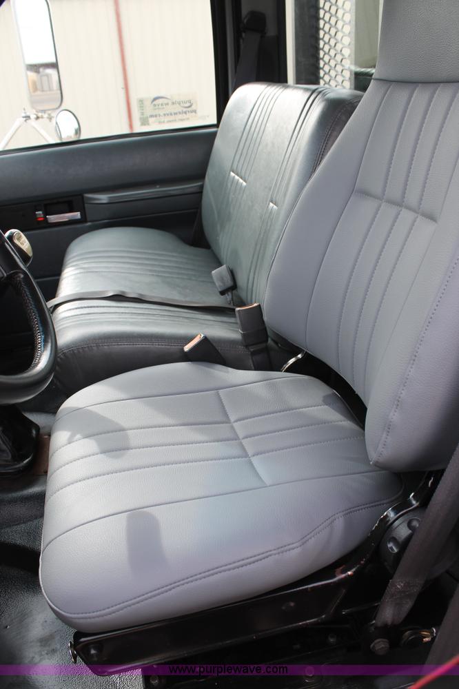 image for item H1575 2002 Chevrolet C8500 flatbed truck