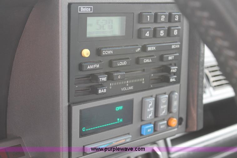 image for item H1575 2002 Chevrolet C8500 flatbed truck