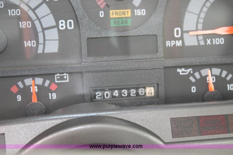 image for item H1575 2002 Chevrolet C8500 flatbed truck