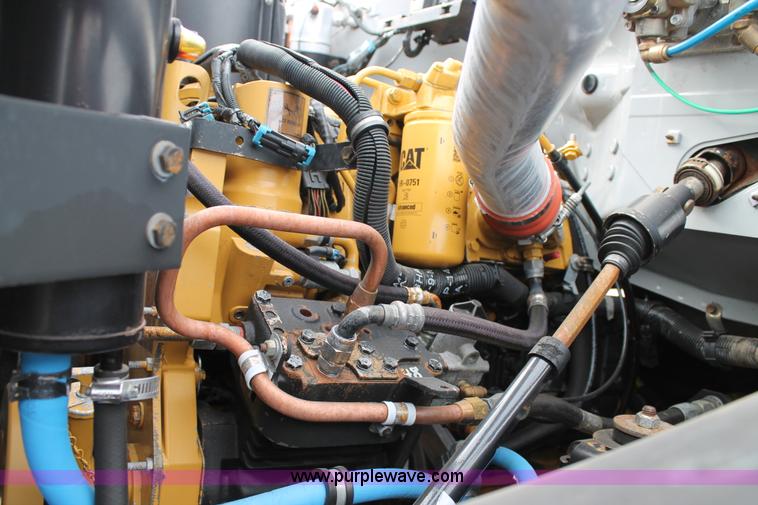 image for item H1575 2002 Chevrolet C8500 flatbed truck