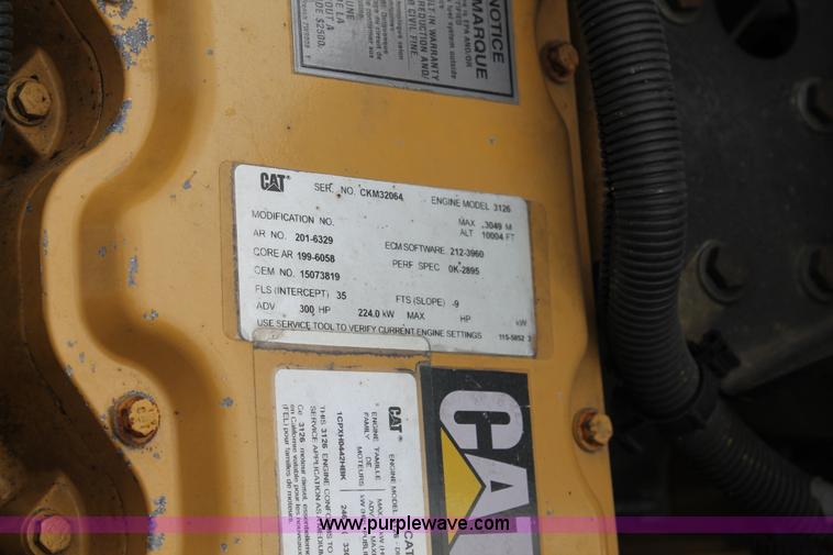 image for item H1575 2002 Chevrolet C8500 flatbed truck