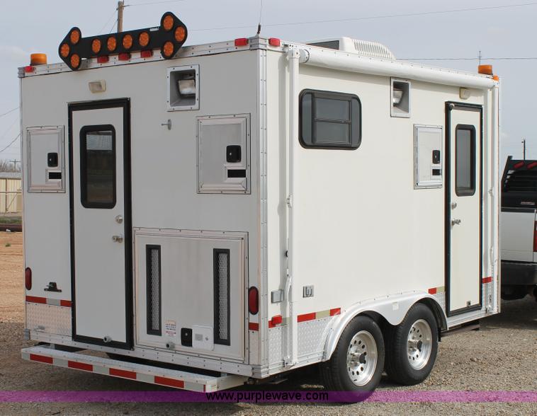 image for item H1576 2002 Coachcraft enclosed fiber optics splitting trailer