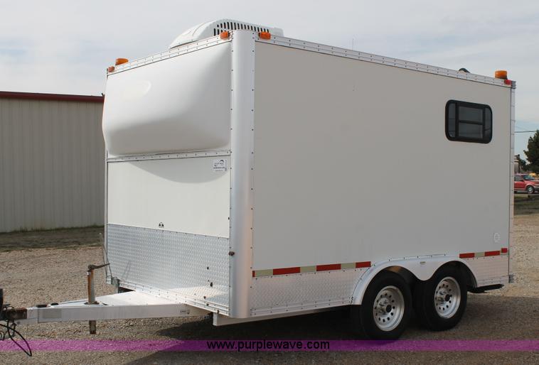 image for item H1576 2002 Coachcraft enclosed fiber optics splitting trailer