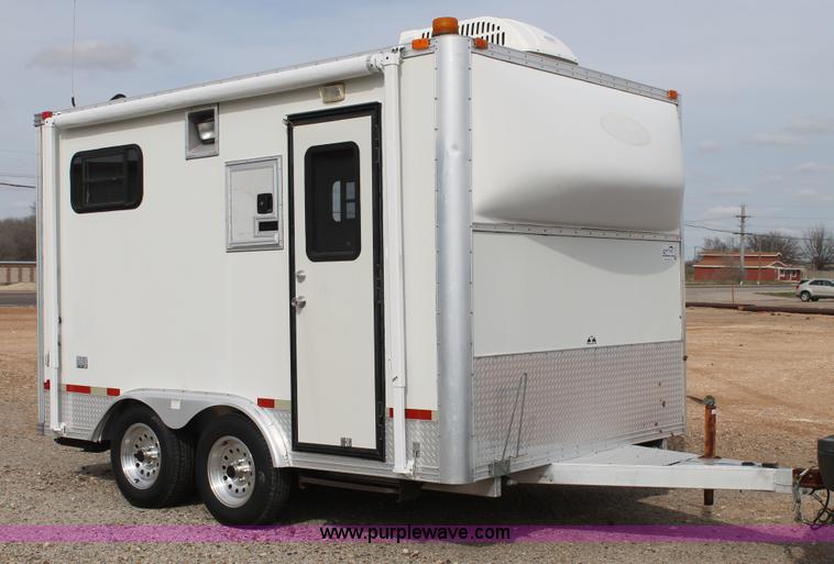 image for item H1576 2002 Coachcraft enclosed fiber optics splitting trailer