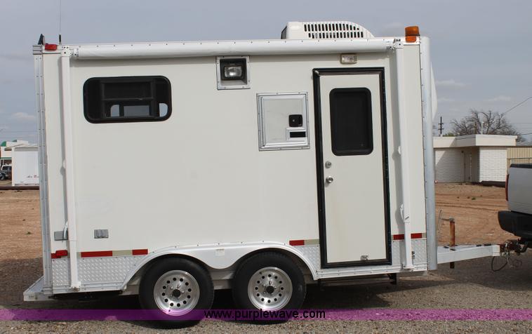 image for item H1576 2002 Coachcraft enclosed fiber optics splitting trailer