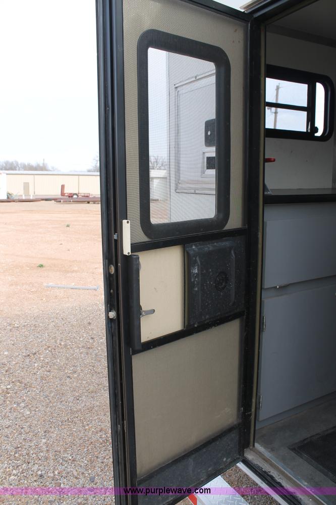 image for item H1576 2002 Coachcraft enclosed fiber optics splitting trailer