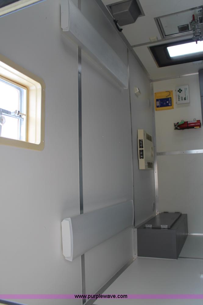 image for item H1576 2002 Coachcraft enclosed fiber optics splitting trailer