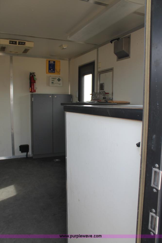 image for item H1576 2002 Coachcraft enclosed fiber optics splitting trailer