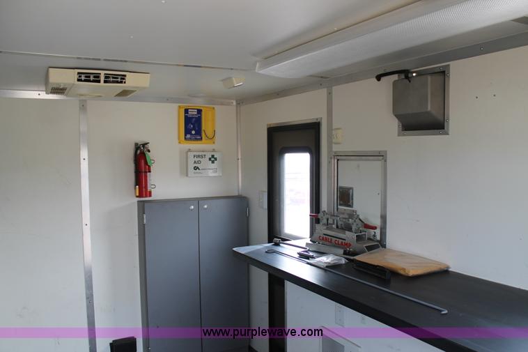 image for item H1576 2002 Coachcraft enclosed fiber optics splitting trailer