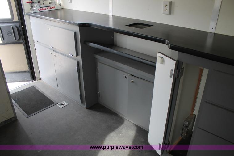 image for item H1576 2002 Coachcraft enclosed fiber optics splitting trailer