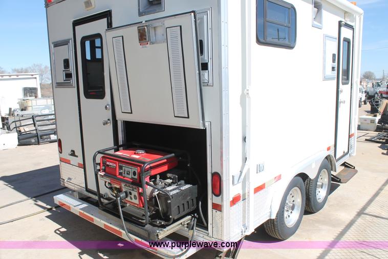 image for item H1576 2002 Coachcraft enclosed fiber optics splitting trailer