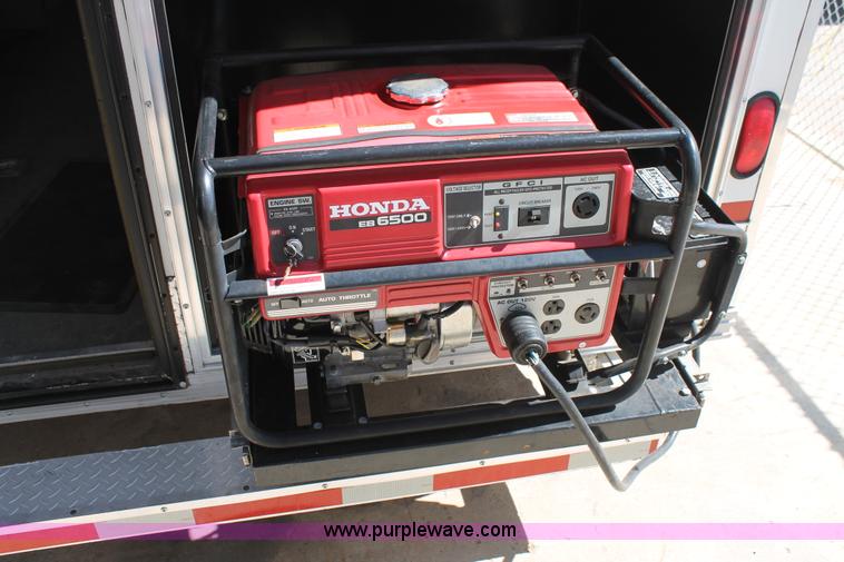 image for item H1576 2002 Coachcraft enclosed fiber optics splitting trailer