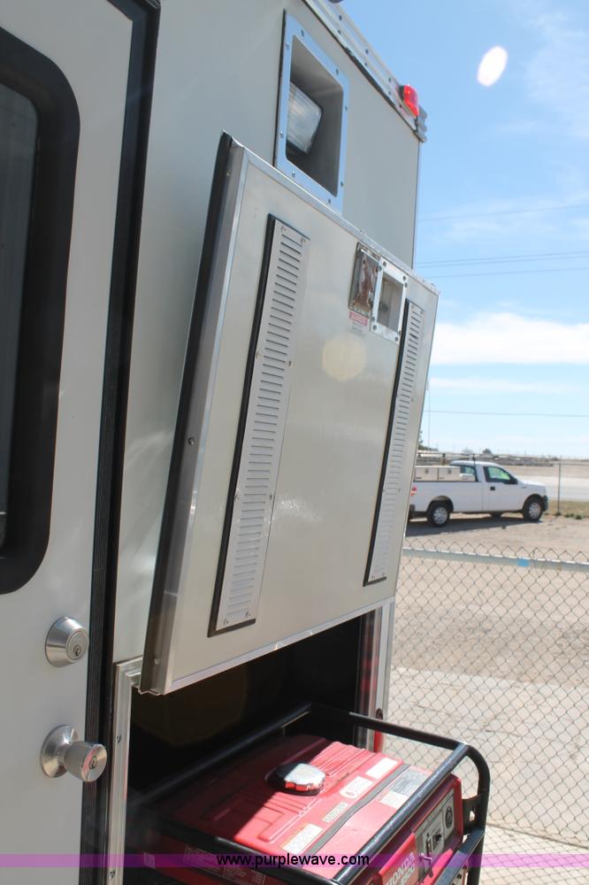 image for item H1576 2002 Coachcraft enclosed fiber optics splitting trailer