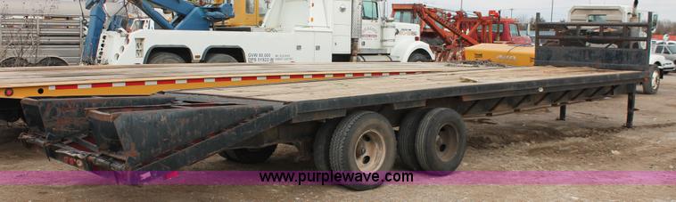 image for item H5904 1984 gooseneck flatbed trailer