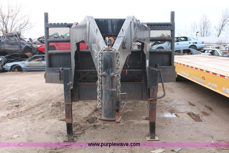 image for item H5904 1984 gooseneck flatbed trailer