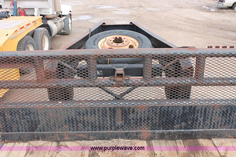 image for item H5904 1984 gooseneck flatbed trailer