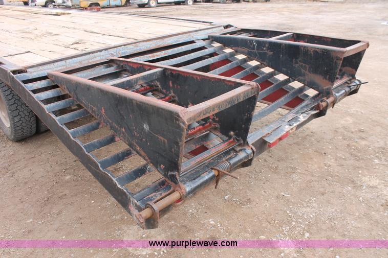 image for item H5904 1984 gooseneck flatbed trailer