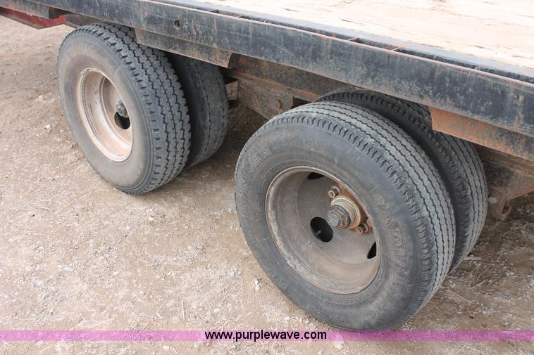 image for item H5904 1984 gooseneck flatbed trailer