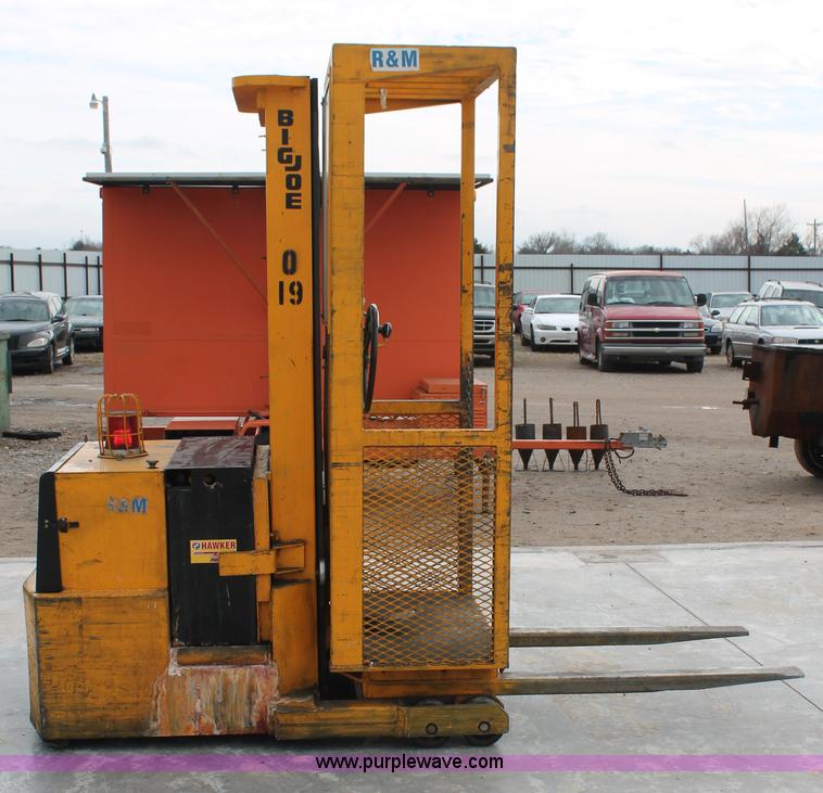 image for item H5905 Big Joe SSC 30730 forklift
