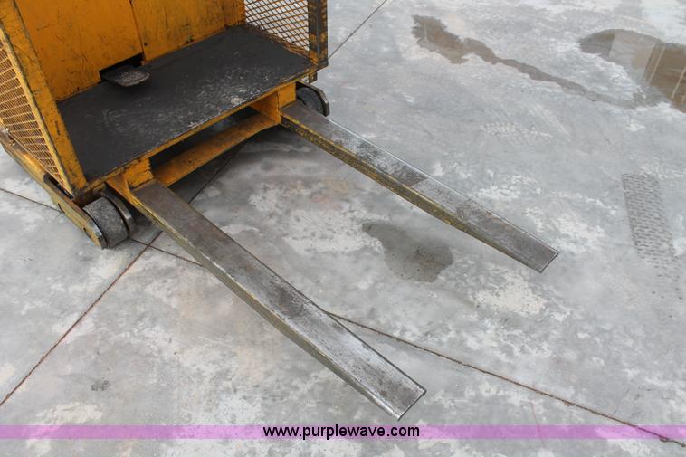 image for item H5905 Big Joe SSC 30730 forklift