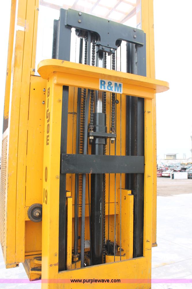 image for item H5905 Big Joe SSC 30730 forklift