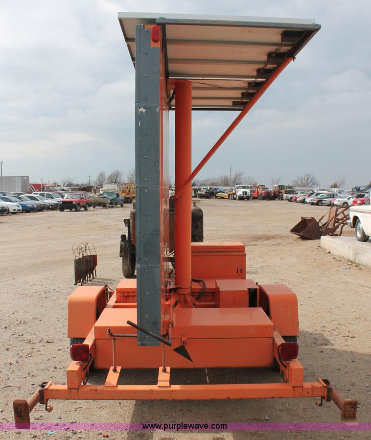image for item H5911 1995 American Signal Company CMS-T300 message board trailer