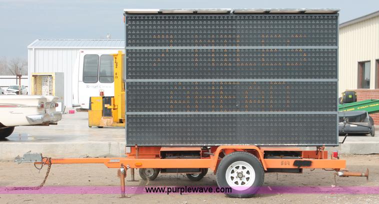 image for item H5911 1995 American Signal Company CMS-T300 message board trailer