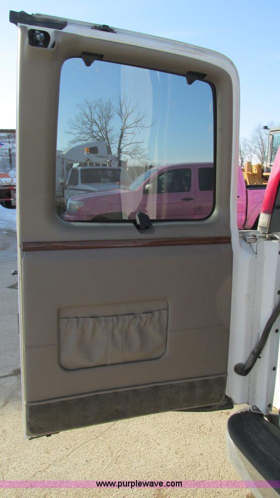 image for item I3090 2002 Chevrolet Express 1500 Colonial Explorer conversion van