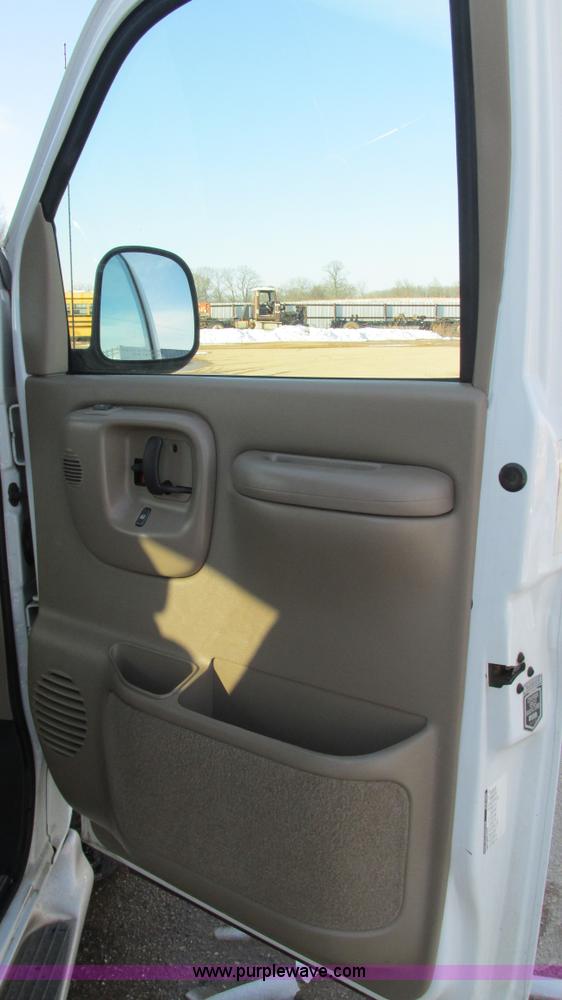 image for item I3090 2002 Chevrolet Express 1500 Colonial Explorer conversion van