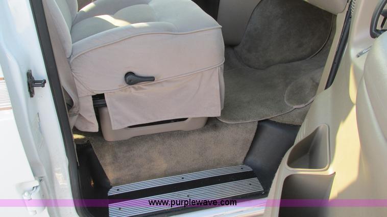 image for item I3090 2002 Chevrolet Express 1500 Colonial Explorer conversion van