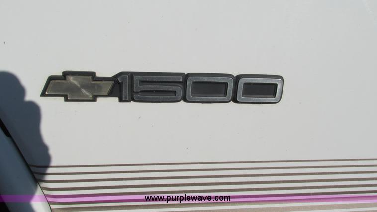 image for item I3090 2002 Chevrolet Express 1500 Colonial Explorer conversion van