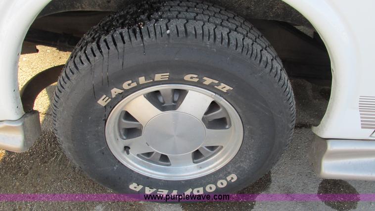 image for item I3090 2002 Chevrolet Express 1500 Colonial Explorer conversion van