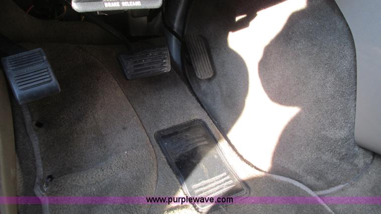 image for item I3090 2002 Chevrolet Express 1500 Colonial Explorer conversion van