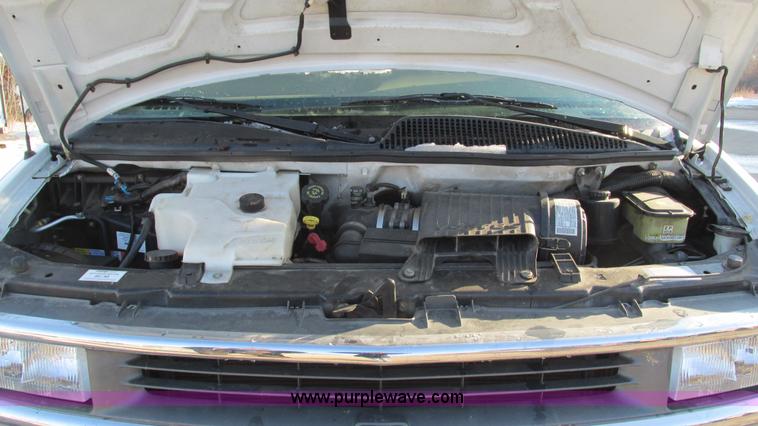 image for item I3090 2002 Chevrolet Express 1500 Colonial Explorer conversion van