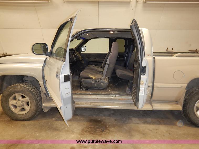 image for item I5014 1999 Dodge Ram 1500 Laramie SLT Quad Cab pickup truck